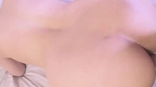 混浴で生ハメしてベッドで中出しさせるセクシーボディの淫乱熟女